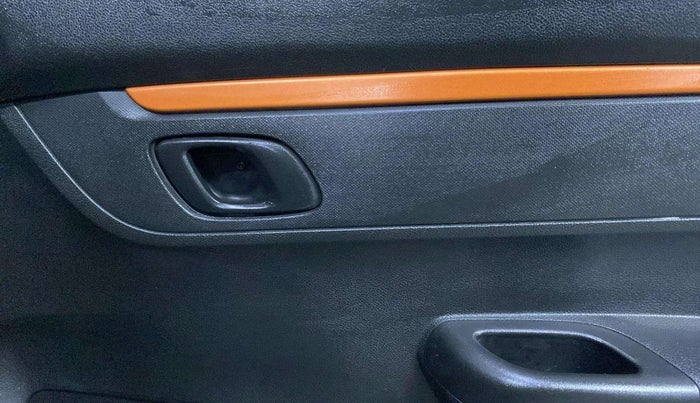 2017 Renault Kwid CLIMBER 1.0, CNG, Manual, 1,28,051 km, Driver Side Door Panels Control