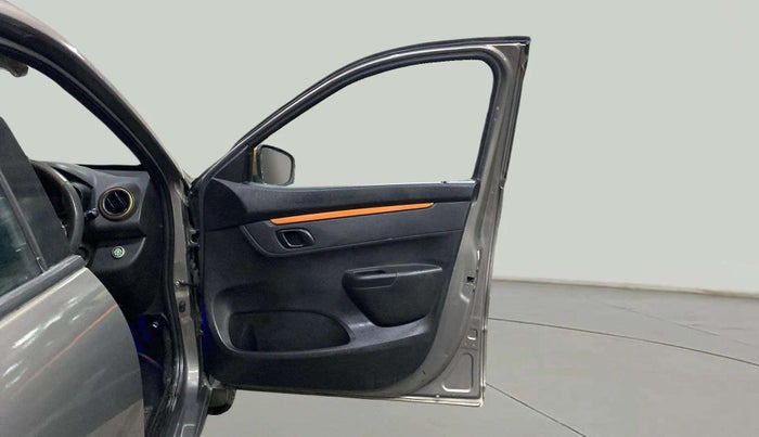 2017 Renault Kwid CLIMBER 1.0, CNG, Manual, 1,28,051 km, RHS Front Door