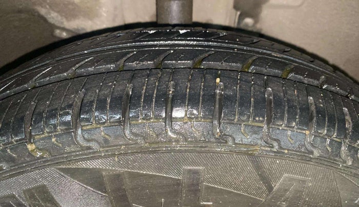 2017 Renault Kwid CLIMBER 1.0, CNG, Manual, 1,28,051 km, Right Front Tyre Tread