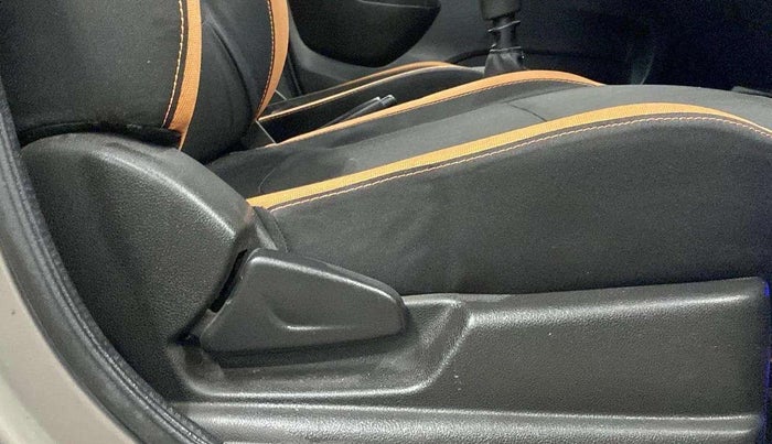 2017 Renault Kwid CLIMBER 1.0, CNG, Manual, 1,28,051 km, Driver Side Adjustment Panel