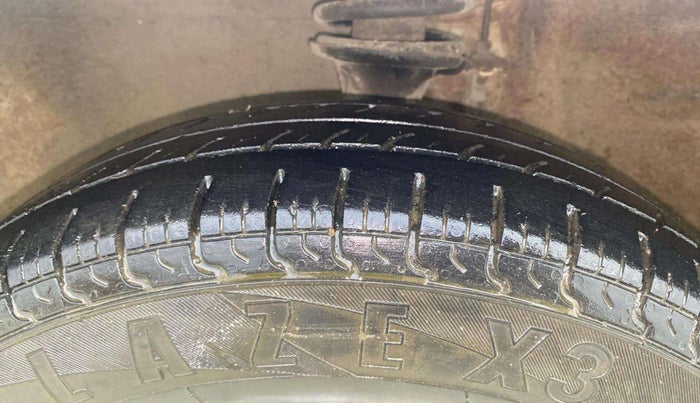 2016 Maruti Alto 800 LXI, Petrol, Manual, 70,806 km, Left Front Tyre Tread