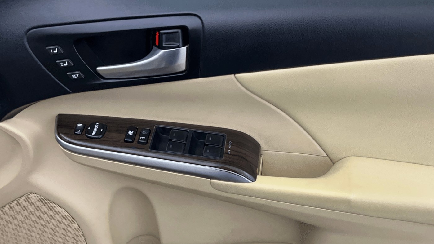 2016 Toyota Camry HYBRID, Hybrid, Automatic, 80,900 km, Driver Side Door Panels Control