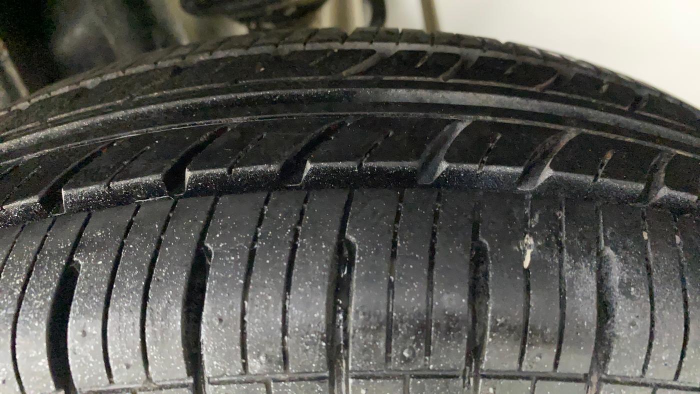 2016 Maruti Alto 800 LXI, Petrol, Manual, 32,396 km, Left Rear Tyre Tread