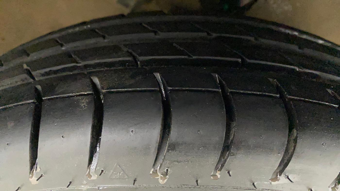 2016 Maruti Alto 800 LXI, Petrol, Manual, 32,396 km, Right Front Tyre Tread