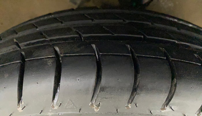 2016 Maruti Alto 800 LXI, Petrol, Manual, 32,396 km, Right Front Tyre Tread
