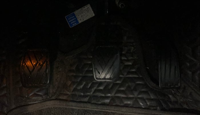 2020 Maruti Baleno ZETA PETROL 1.2, Petrol, Manual, 79,209 km, Pedals