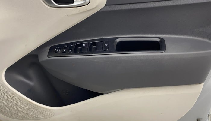 2023 Hyundai AURA SX 1.2, Petrol, Manual, 53,112 km, Driver Side Door Panels Control
