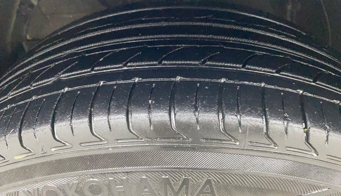 2022 Maruti Swift VXI AMT, Petrol, Automatic, 33,676 km, Left Front Tyre Tread