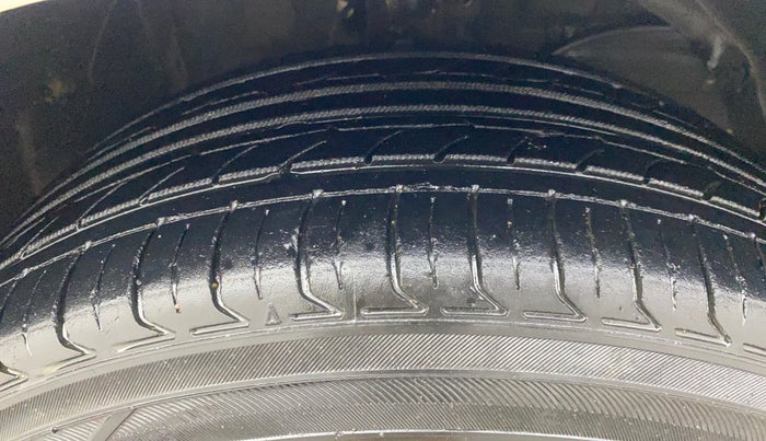 2022 Maruti Swift VXI AMT, Petrol, Automatic, 33,676 km, Right Front Tyre Tread