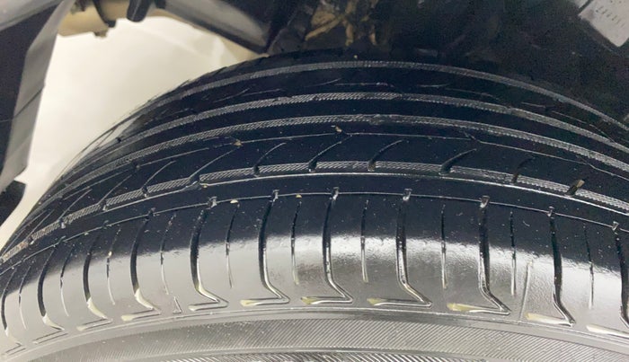 2022 Maruti Swift VXI AMT, Petrol, Automatic, 33,676 km, Right Rear Tyre Tread
