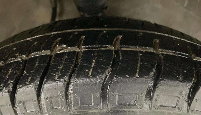 2016 Maruti Alto 800 LXI, Petrol, Manual, 37,237 km, Right Front Tyre Tread
