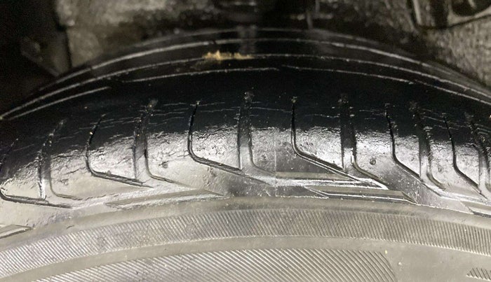 2019 Tata NEXON XM PETROL, Petrol, Manual, 52,562 km, Right Rear Tyre Tread