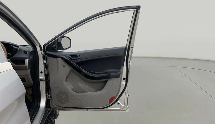 2019 Tata NEXON XM PETROL, Petrol, Manual, 52,562 km, RHS Front Door