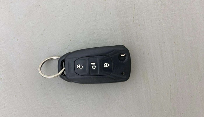2019 Tata NEXON XM PETROL, Petrol, Manual, 52,562 km, Key Close Up
