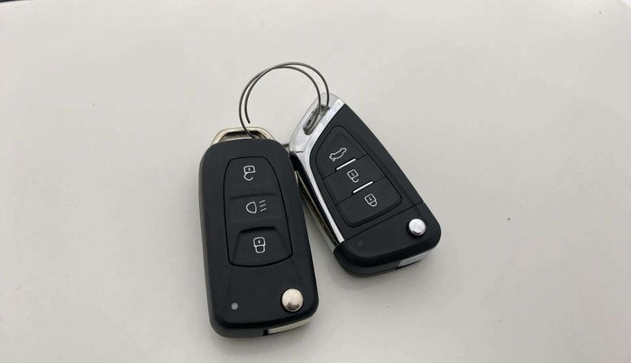 2022 Tata TIGOR XM CNG, CNG, Manual, 28,690 km, Key Close Up