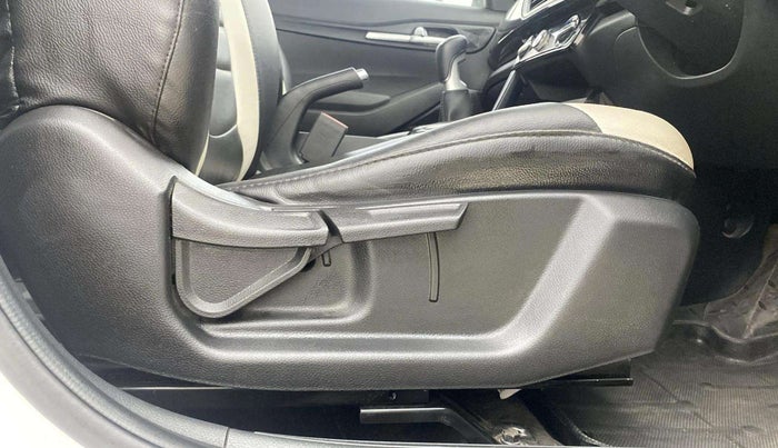2023 KIA SELTOS  HTK PLUS 1.5 PETROL MT, Petrol, Manual, 14,972 km, Driver Side Adjustment Panel