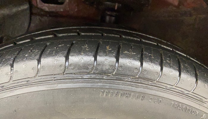 2015 Hyundai Grand i10 ASTA 1.2 KAPPA VTVT, Petrol, Manual, 1,18,778 km, Left Front Tyre Tread