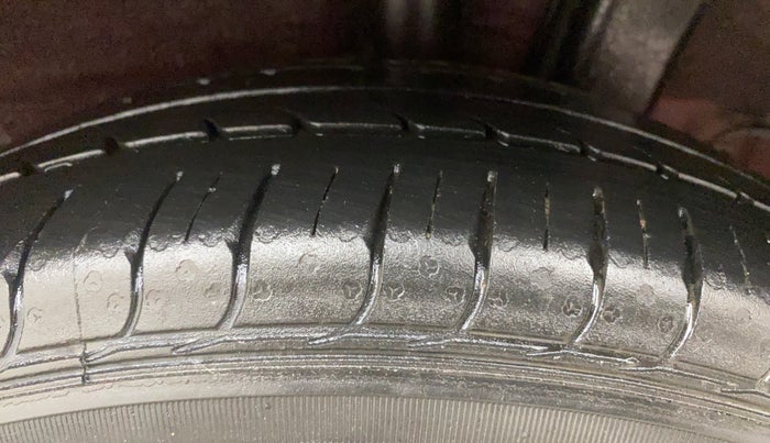 2015 Hyundai Grand i10 ASTA 1.2 KAPPA VTVT, Petrol, Manual, 1,18,778 km, Left Rear Tyre Tread