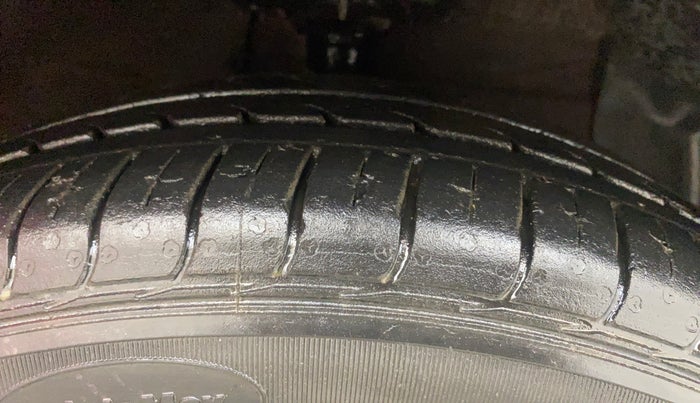 2015 Hyundai Grand i10 ASTA 1.2 KAPPA VTVT, Petrol, Manual, 1,18,778 km, Right Front Tyre Tread