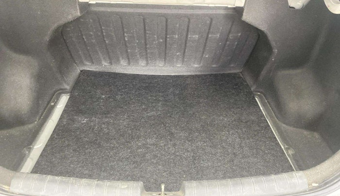 2018 Hyundai Xcent S 1.2, Petrol, Manual, 1,00,881 km, Boot Inside