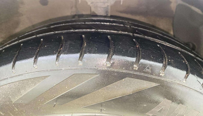 2018 Hyundai Xcent S 1.2, Petrol, Manual, 1,00,881 km, Right Front Tyre Tread