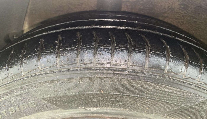 2018 Hyundai Xcent S 1.2, Petrol, Manual, 1,00,881 km, Right Rear Tyre Tread