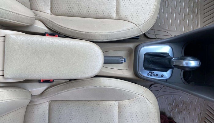 2017 Volkswagen Vento HIGHLINE PLUS 1.5 AT 16 ALLOY, Diesel, Automatic, 98,953 km, Gear Lever