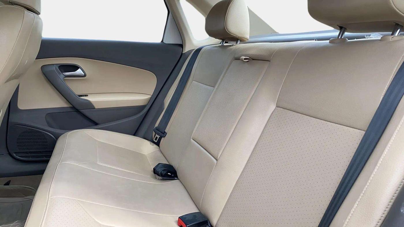 2017 Volkswagen Vento HIGHLINE PLUS 1.5 AT 16 ALLOY, Diesel, Automatic, 99,230 km, Right Side Rear Door Cabin