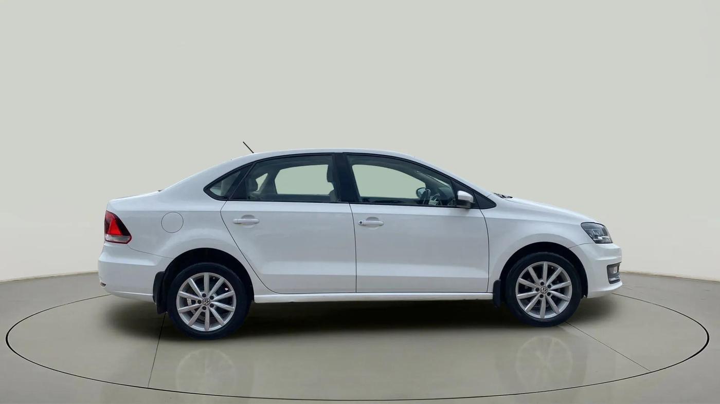2017 Volkswagen Vento HIGHLINE PLUS 1.5 AT 16 ALLOY, Diesel, Automatic, 99,230 km, Right Side