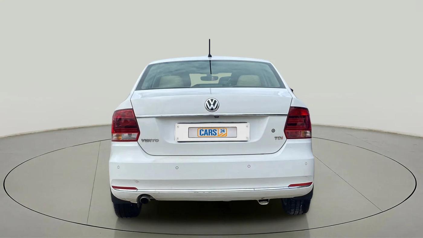 2017 Volkswagen Vento HIGHLINE PLUS 1.5 AT 16 ALLOY, Diesel, Automatic, 99,230 km, Back/Rear