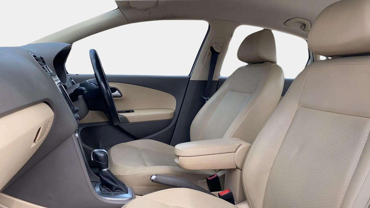 2017 Volkswagen Vento HIGHLINE PLUS 1.5 AT 16 ALLOY, Diesel, Automatic, 99,230 km, Right Side Front Door Cabin