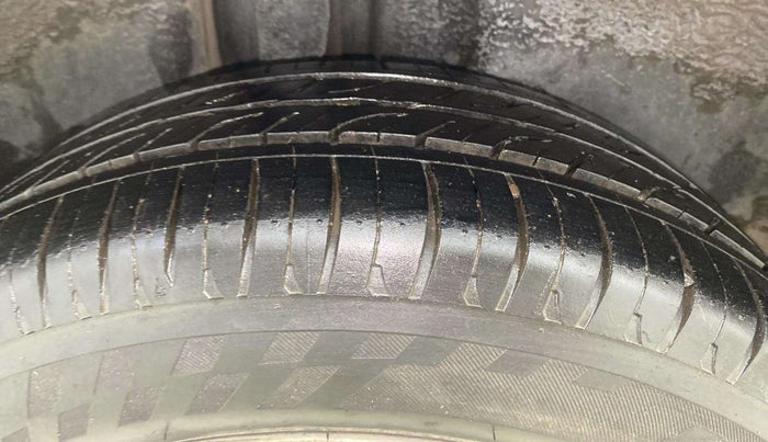 2016 Volkswagen Vento HIGHLINE PETROL AT, Petrol, Automatic, 68,316 km, Right Rear Tyre Tread