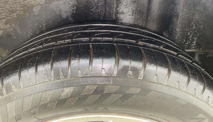 2016 Volkswagen Vento HIGHLINE PETROL AT, Petrol, Automatic, 68,316 km, Left Rear Tyre Tread