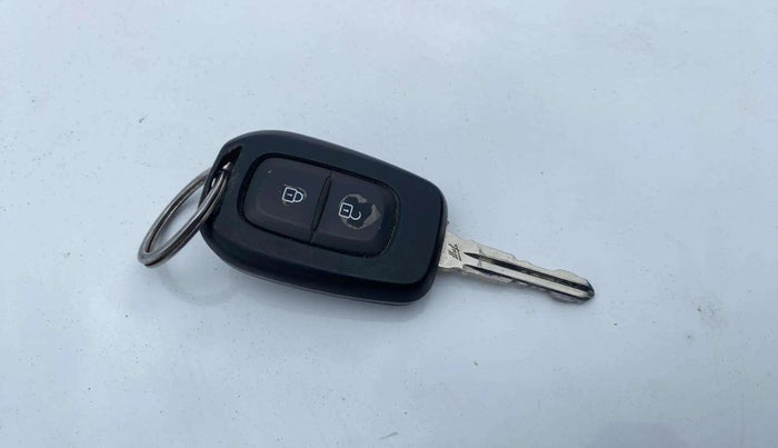 2023 Renault TRIBER RXT, Petrol, Manual, 32,752 km, Key Close Up