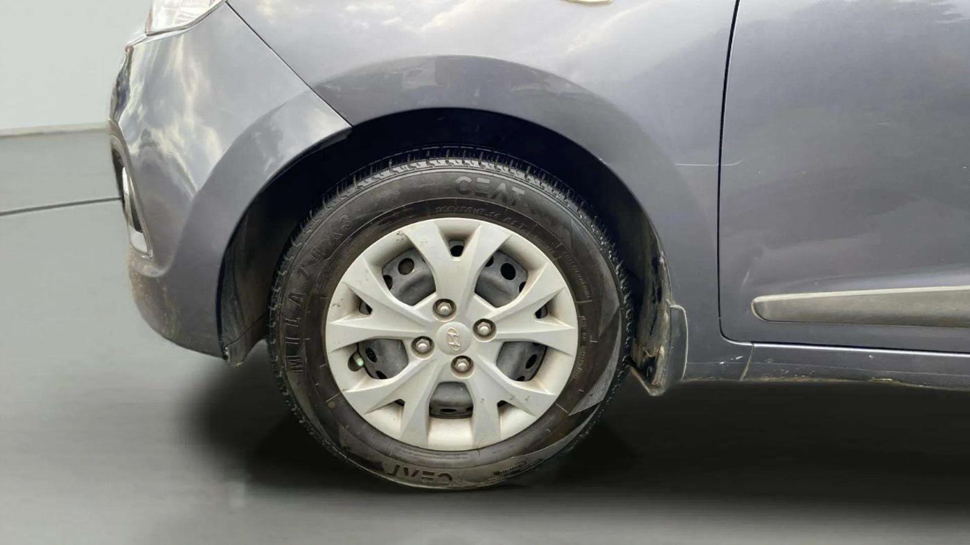 2015 Hyundai Grand i10 MAGNA 1.2 KAPPA VTVT, Petrol, Manual, 1,13,791 km, Left Front Wheel