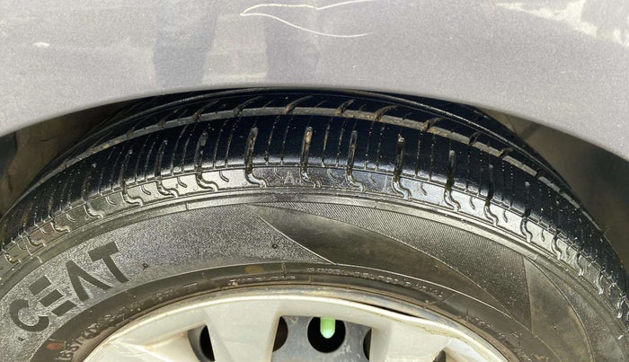 2015 Hyundai Grand i10 MAGNA 1.2 KAPPA VTVT, Petrol, Manual, 1,13,791 km, Right Front Tyre Tread