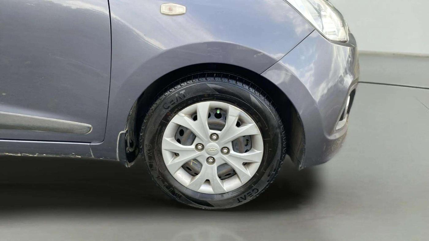 2015 Hyundai Grand i10 MAGNA 1.2 KAPPA VTVT, Petrol, Manual, 1,13,791 km, Right Front Wheel