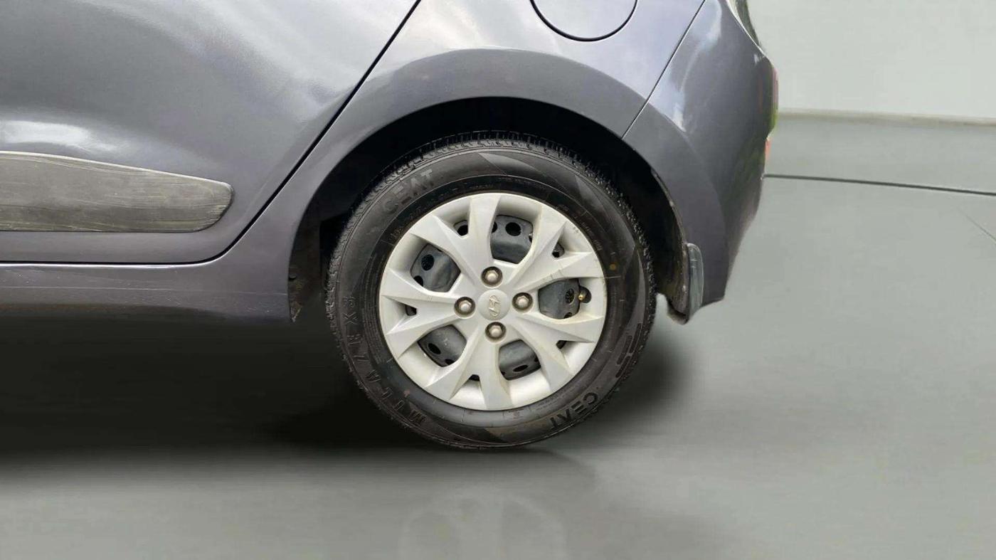 2015 Hyundai Grand i10 MAGNA 1.2 KAPPA VTVT, Petrol, Manual, 1,13,791 km, Left Rear Wheel