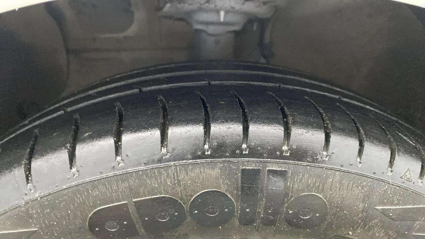 2018 Hyundai Grand i10 SPORTZ (O) AT 1.2 KAPPA VTVT, Petrol, Automatic, 49,230 km, Left Front Tyre Tread
