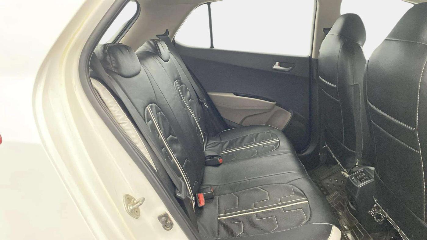 2018 Hyundai Grand i10 SPORTZ (O) AT 1.2 KAPPA VTVT, Petrol, Automatic, 49,230 km, Right Side Rear Door Cabin