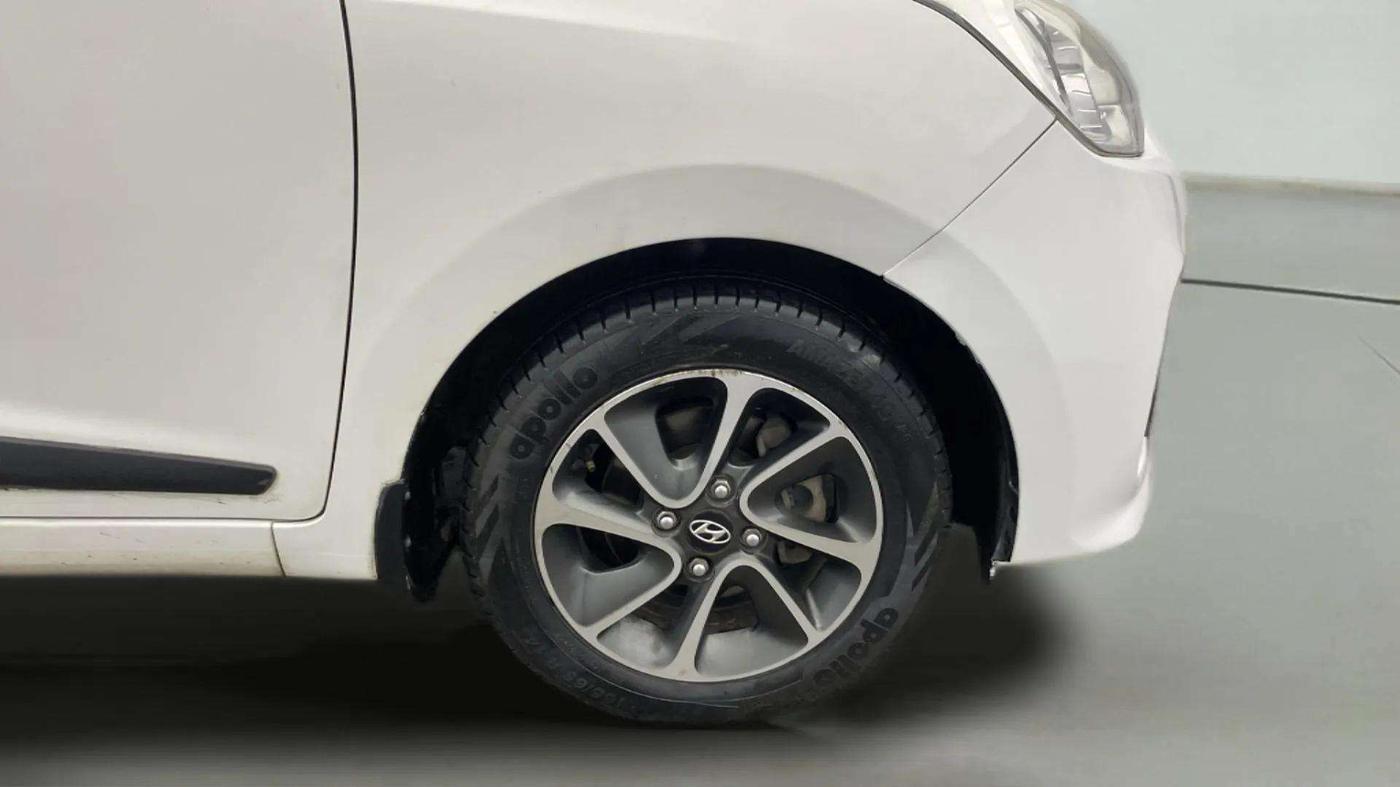 2018 Hyundai Grand i10 SPORTZ (O) AT 1.2 KAPPA VTVT, Petrol, Automatic, 49,230 km, Right Front Wheel
