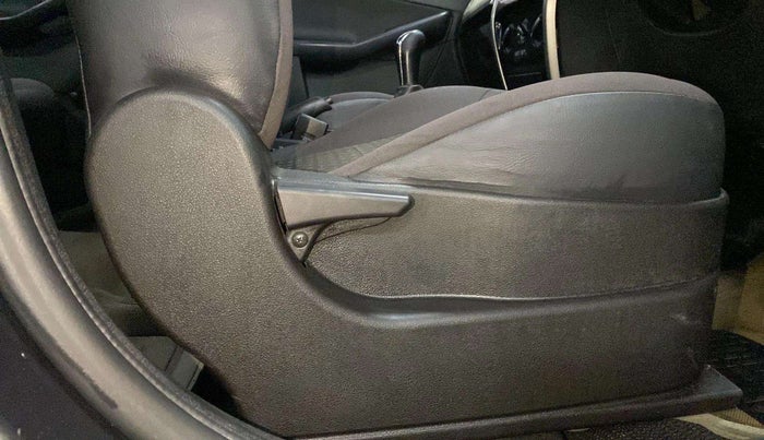 2016 Tata Zest XE 75PS DIESEL, Diesel, Manual, 99,938 km, Driver Side Adjustment Panel