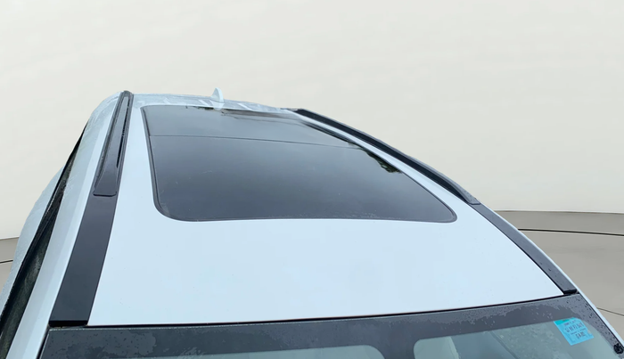 2022 Mahindra XUV700 AX 5 D AT 5 STR, Diesel, Automatic, 31,102 km, Moonroof/ Sunroof