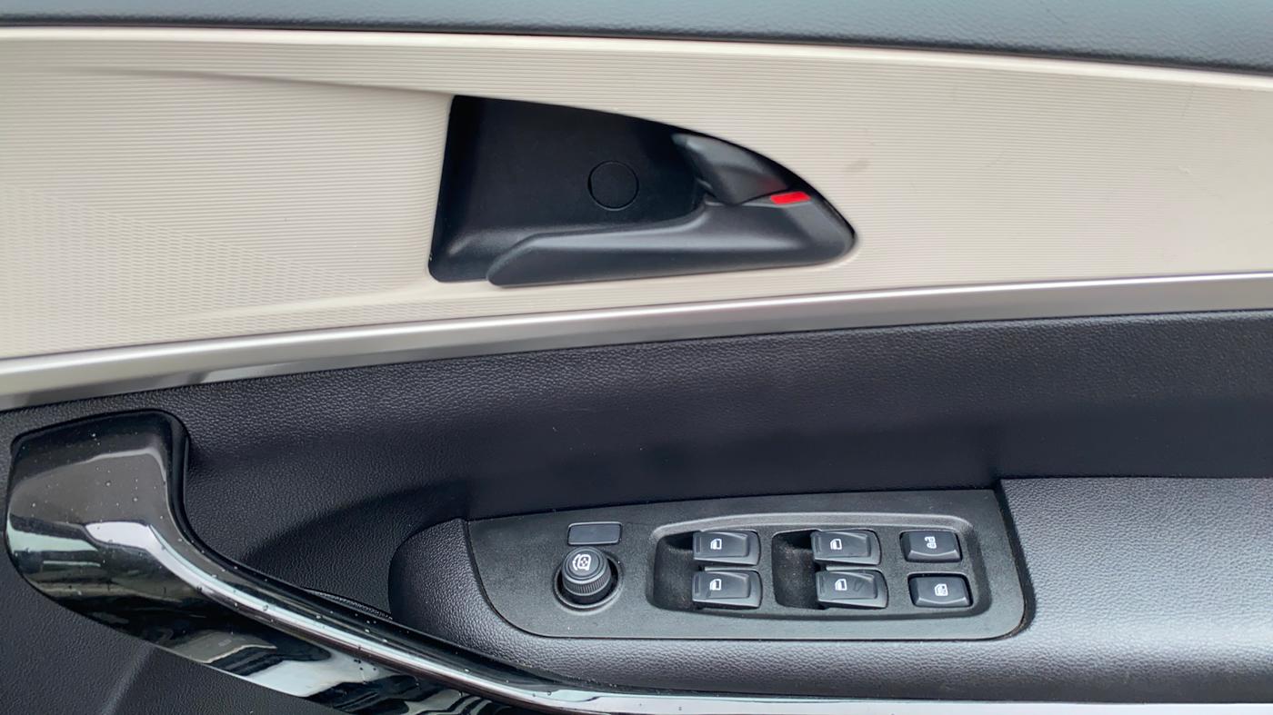 2022 Mahindra XUV700 AX 5 D AT 5 STR, Diesel, Automatic, 31,102 km, Driver Side Adjustment Panel