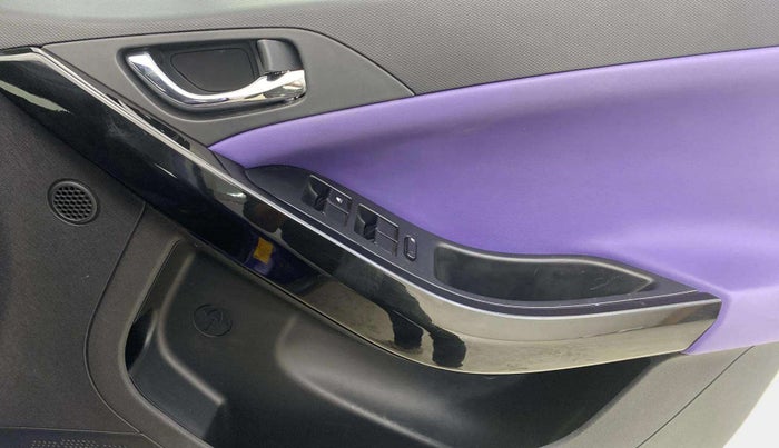 2024 Tata NEXON FEARLESS PURPLE + SUNROOF DCA DUAL TONE 1.2 PETROL, Petrol, Automatic, 24,413 km, Driver Side Door Panels Control