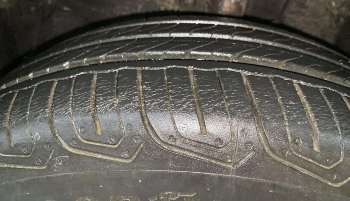 2014 Honda Brio VX MT, Petrol, Manual, 28,414 km, Left Front Tyre Tread
