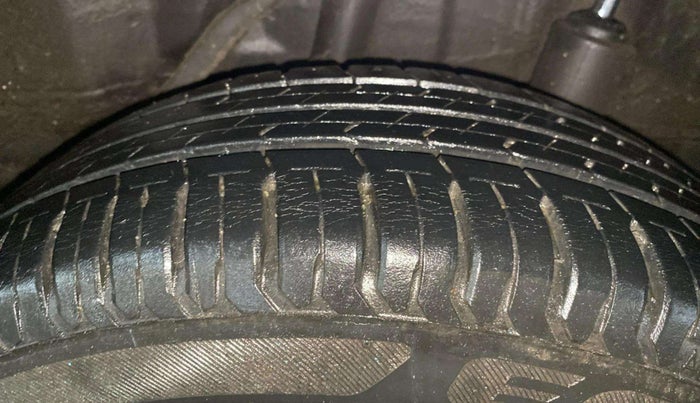 2014 Honda Brio VX MT, Petrol, Manual, 28,414 km, Left Rear Tyre Tread