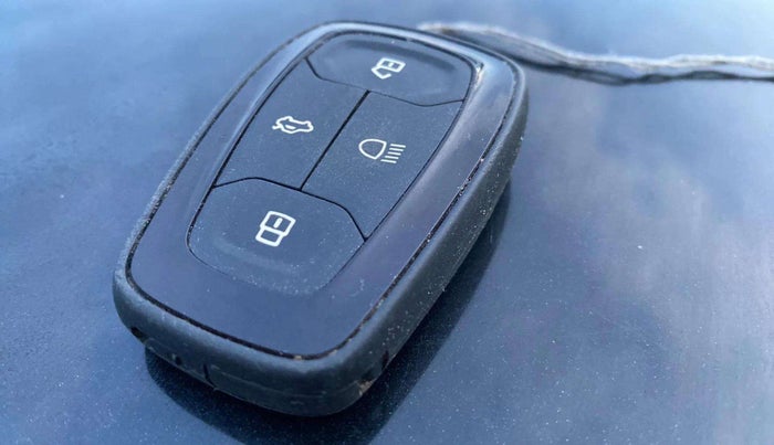 2020 Tata ALTROZ XZ PETROL, Petrol, Manual, 76,669 km, Key Close Up