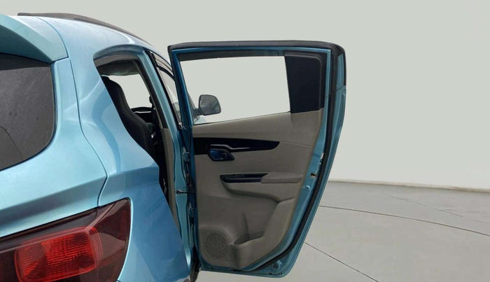 2016 Mahindra Kuv100 K8 6 STR, Petrol, Manual, 35,228 km, RHS Rear Door
