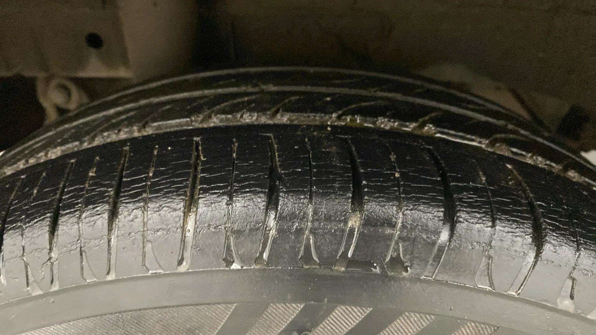 RHS-Rear-Tyre-Tread-19
